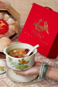 Yến Rút Lông Himiko chưng cùng táo đỏ và đông trùng hạ thảo